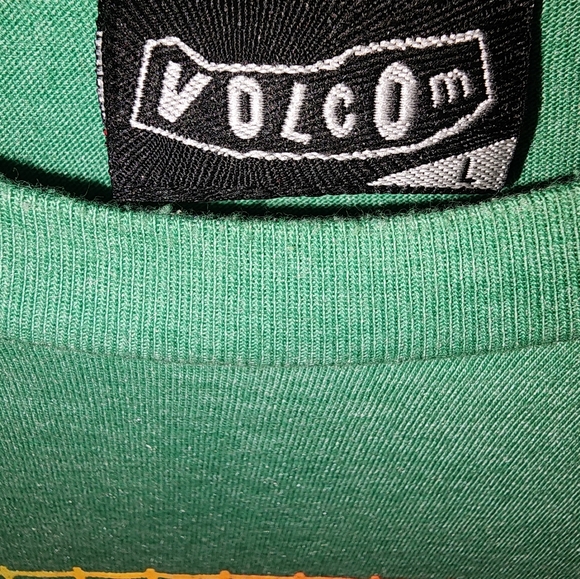 Large Volcom Stone Shirt - Picture 2 of 3